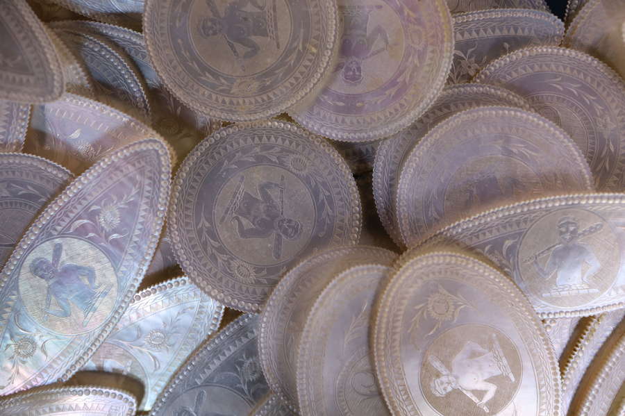 5 Large groups of armorial counters