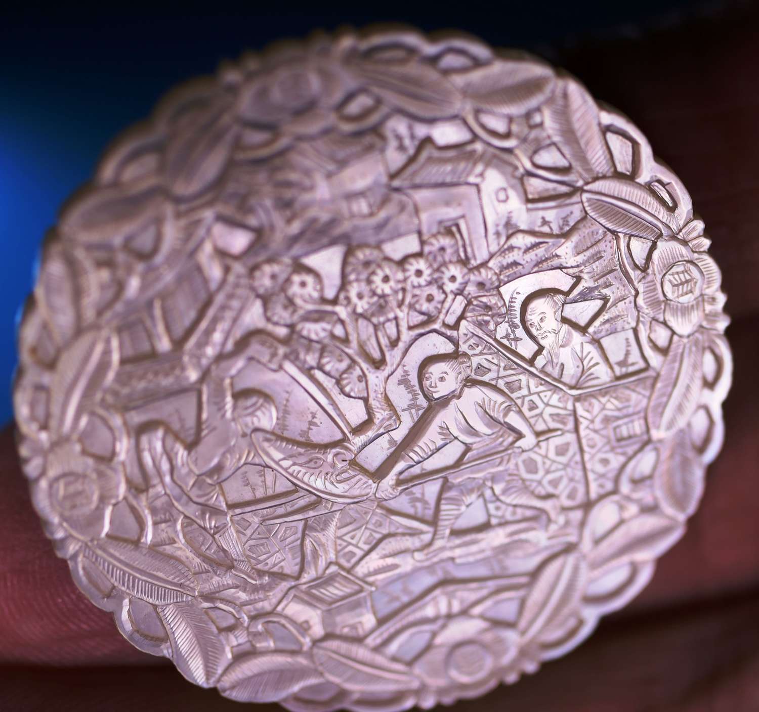 SUPERB EXTRA-LARGE ROUND DEEP-CARVED