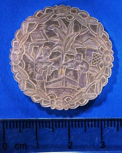 Six top quality deep-carved rounds