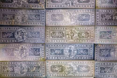 Group of 18 good quality counters