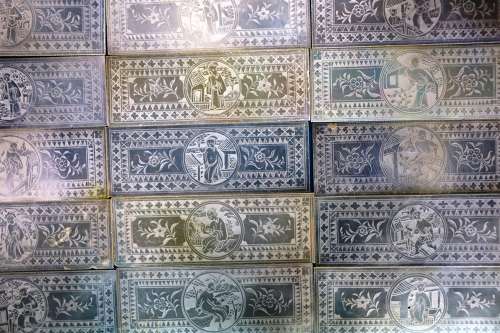 Group of 18 good quality counters